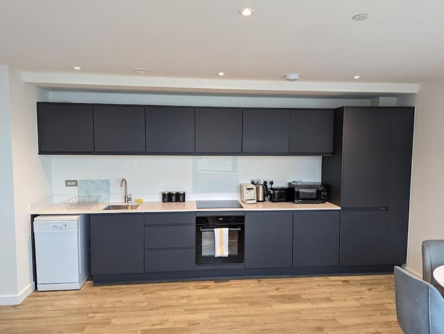 Lovely 1 Bed Apartment - Old Trafford Манчестер Экстерьер фото